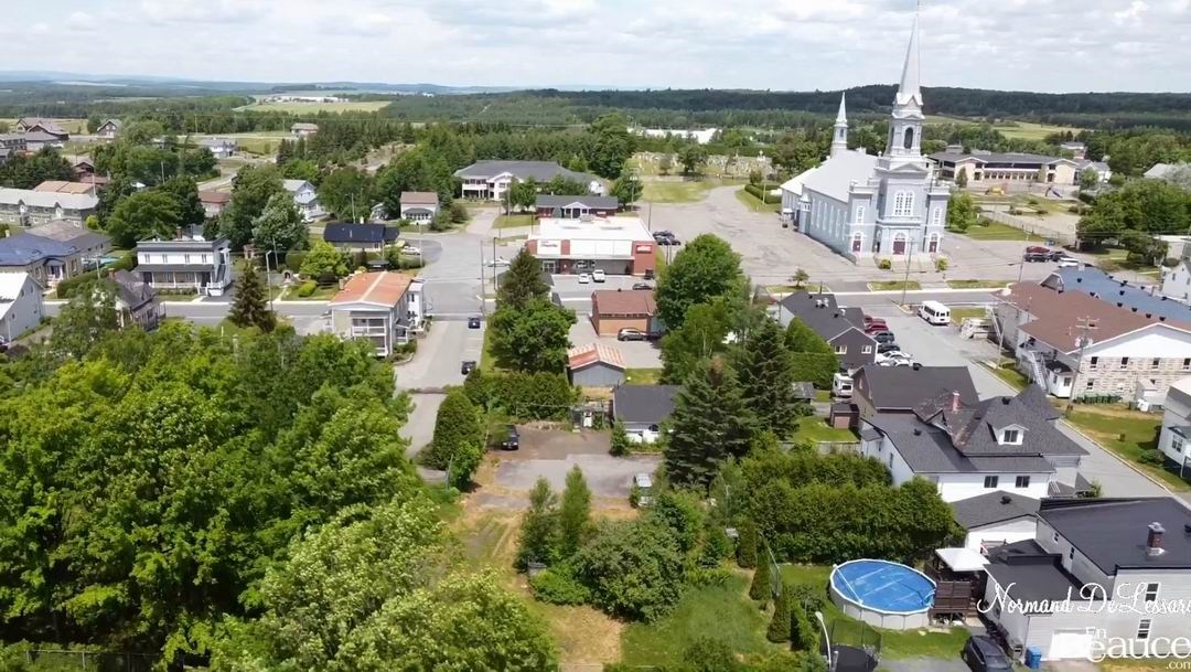 Normand DeLessard présente une vue aérienne de Saint-Honoré-de-Shenley