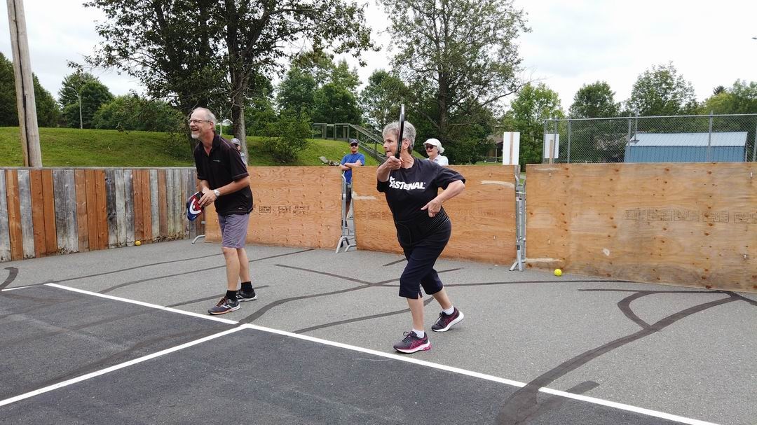 Normand DeLessard présente le Pickleball de Saint Georges