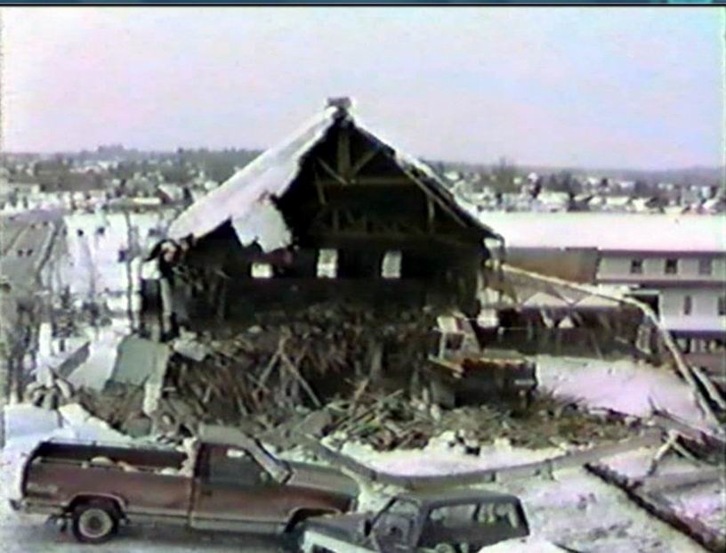 Normand DeLessard présente la démolition du Salon du Meuble de Saint-Georges