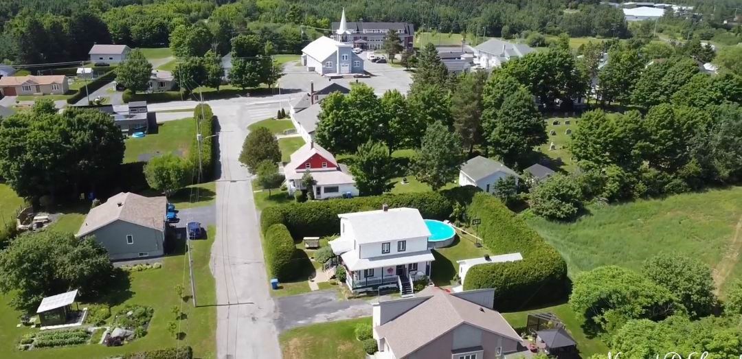 Normand DeLessard présente une vue aérienne de Saint-Jean-de-la-Lande