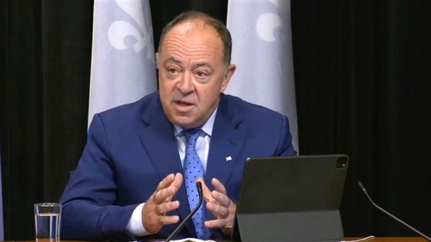 Christian Dubé demande aux Québécois un mois d’effort pour « casser la vague »