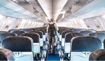 1000$ pour les voyageurs: Ottawa dit chercher des solutions