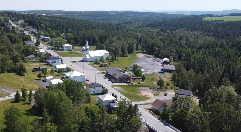 Normand DeLessard présente une vue aérienne de Saint-Simon-les-Mines