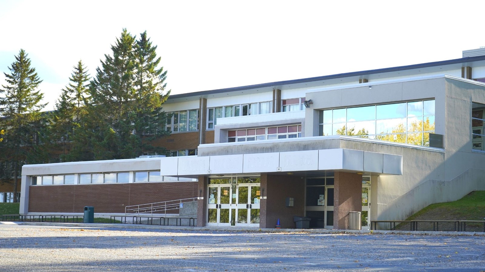 COVID-19 aux Deux-Rives : l'école à distance pour le primaire jusqu'au 22 octobre