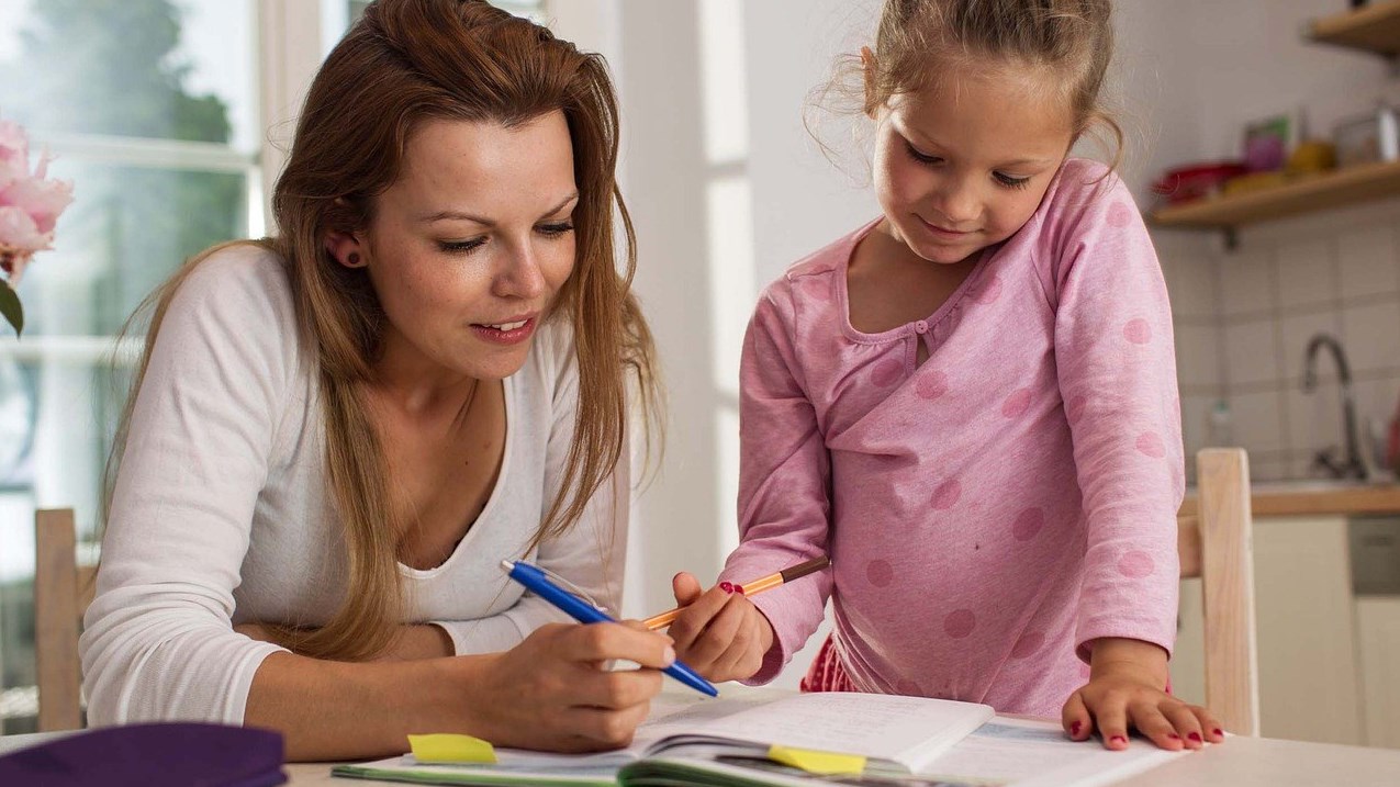 Un soutien à la lecture plus important au primaire par les parents 