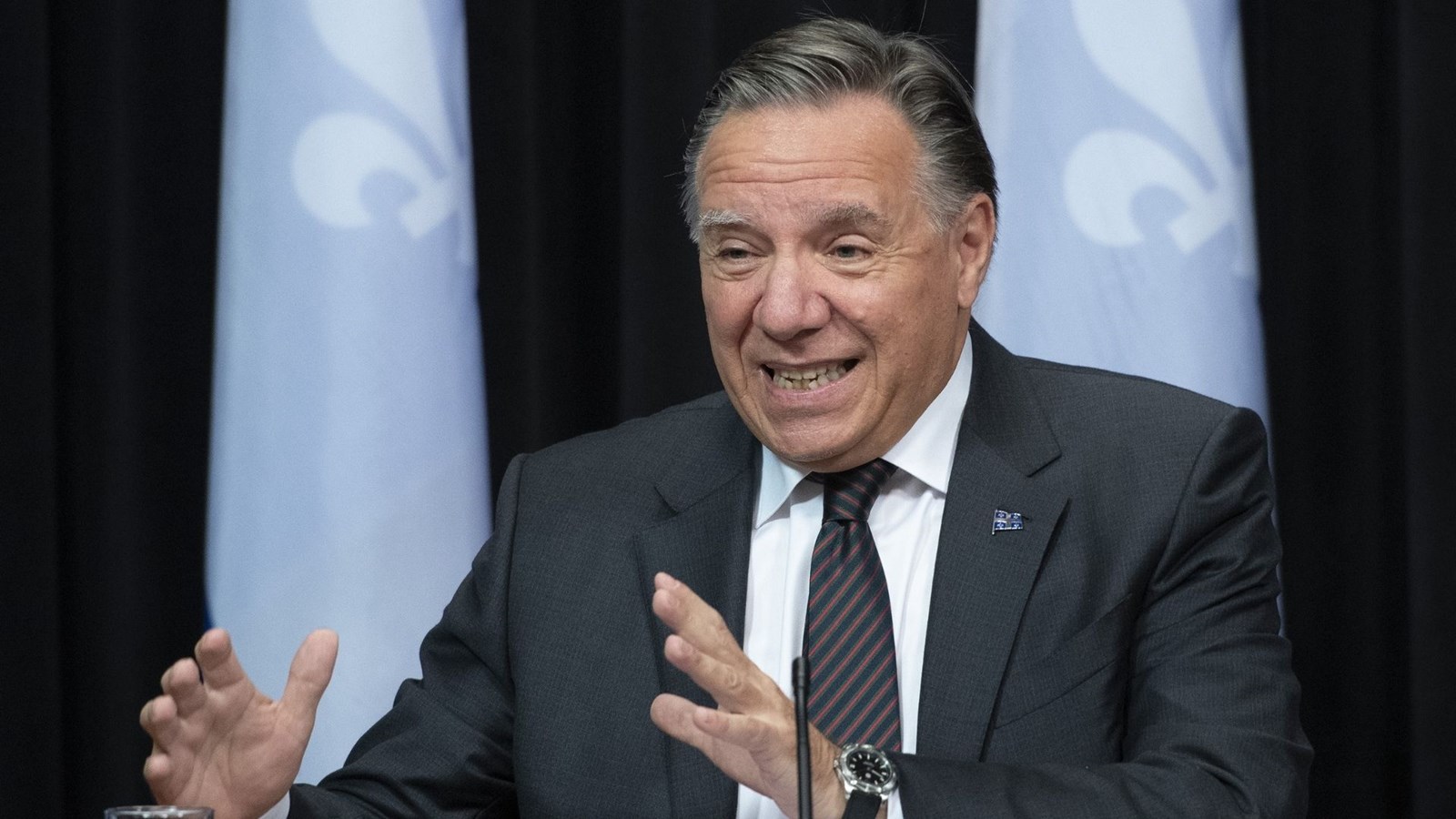 Pour accroître l'accès à un médecin de famille: Legault menace de brandir le bâton