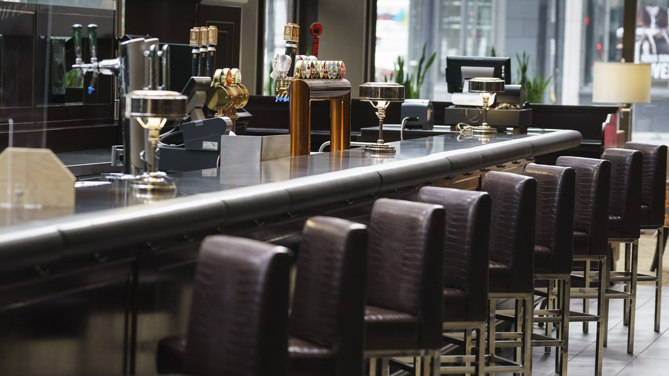 Les bars, casinos et restaurants voient les restrictions s'assouplir