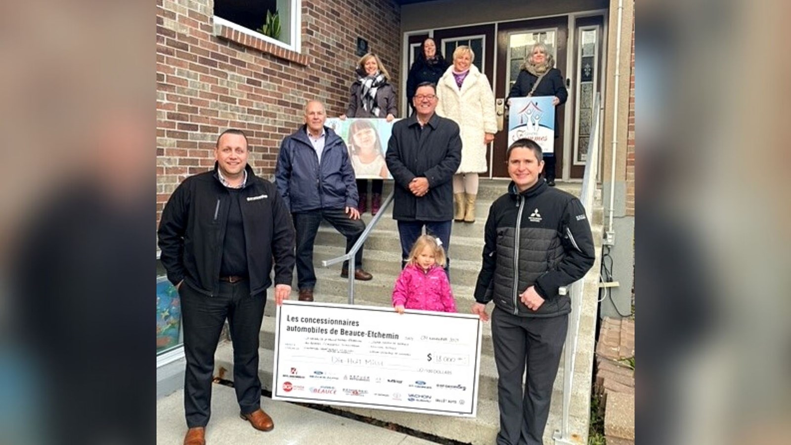 Des concessionnaires automobiles remettent 18 000 $ à des organismes locaux