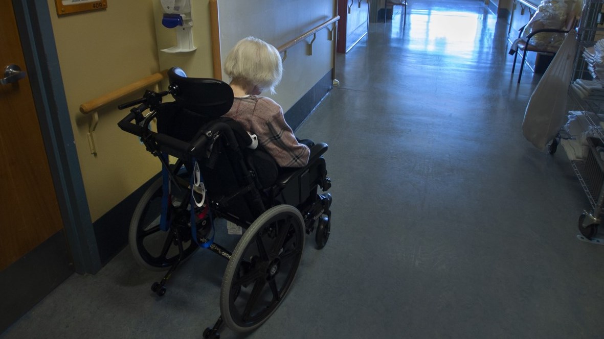 Donner des soins en CHSLD «moins payant que de flipper des burgers», dénonce un syndicat