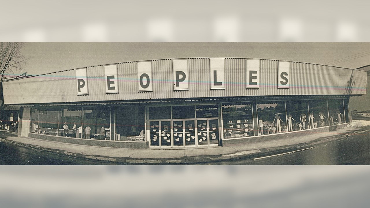 L'ancien magasin Peoples de la Première Avenue.