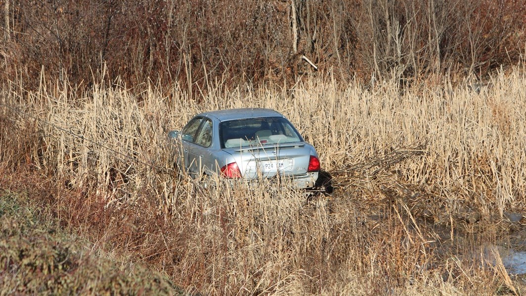 Une voiture tombe dans des marécages à Beauceville