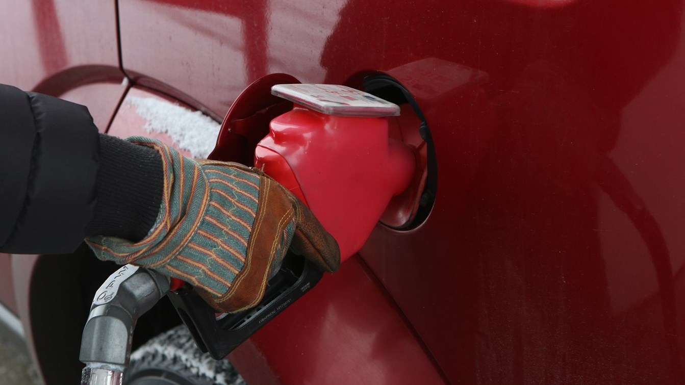 Essence : une baisse des prix insuffisante