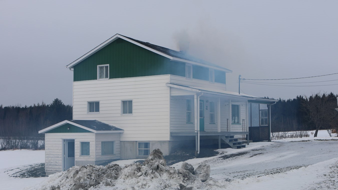 Un feu de cheminée à une résidence de Saint-Georges 