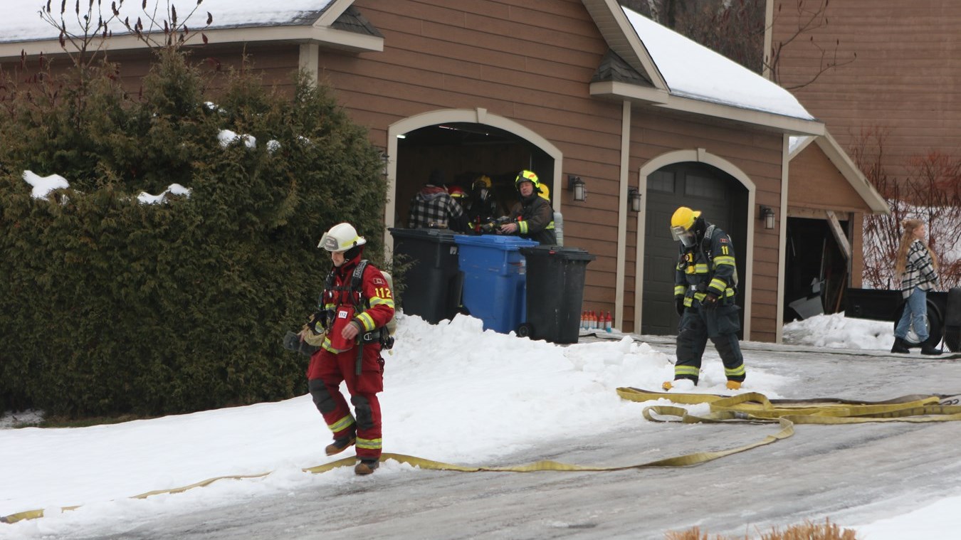 Explosion mineure dans un garage résidentiel