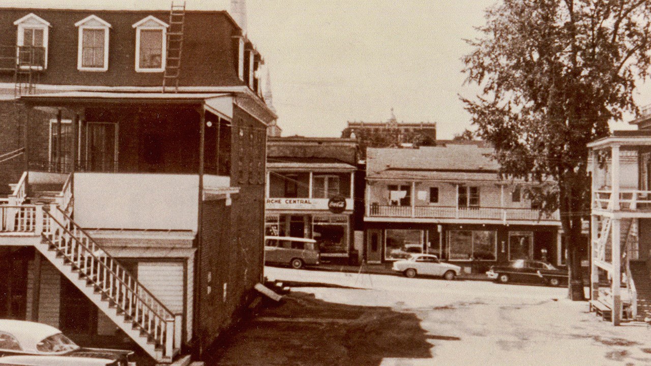 L'ancienne épicerie marché central près du pont de fer
