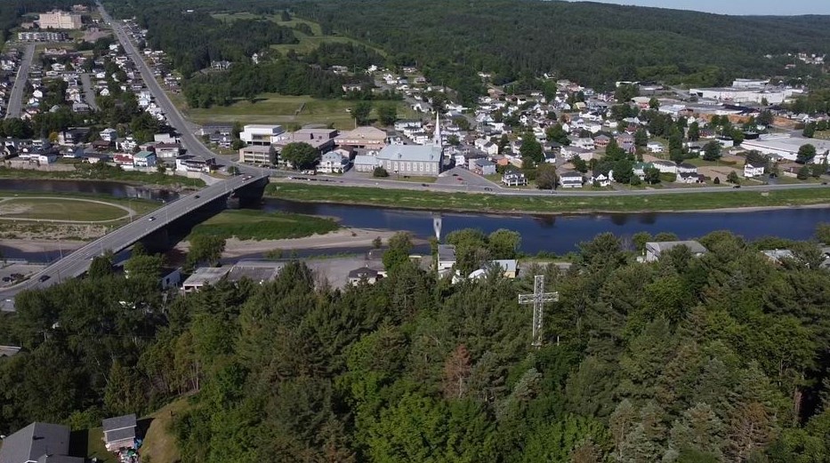 Normand DeLessard présente Beauceville vue de la croix