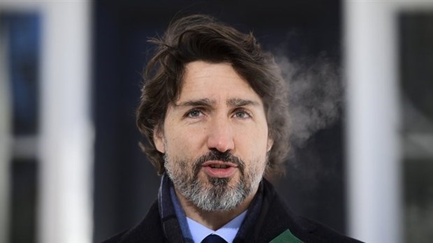 Les variants de la COVID-19 freinent le relâchement des mesures