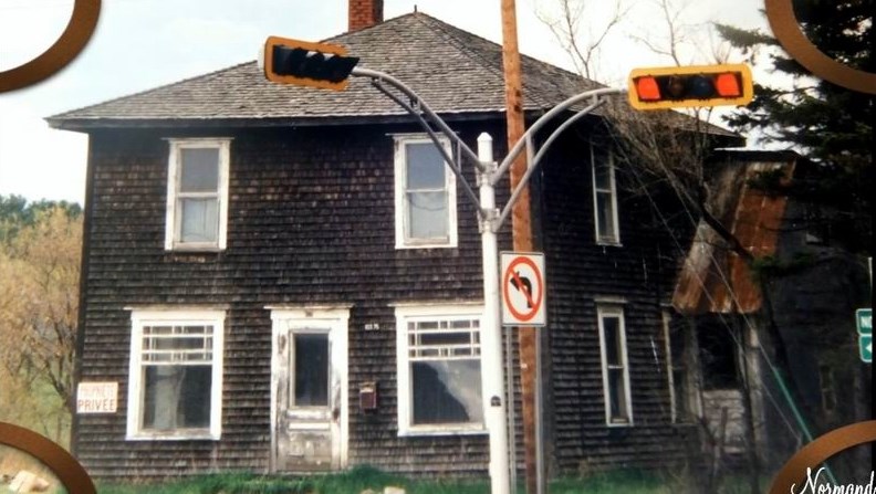 Normand DeLessard présente la maison de Solo à Saint-Georges