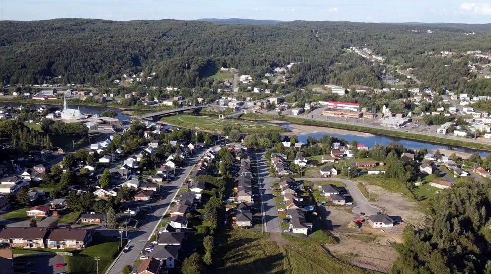 Normand DeLessard présente une vue aérienne de Beauceville