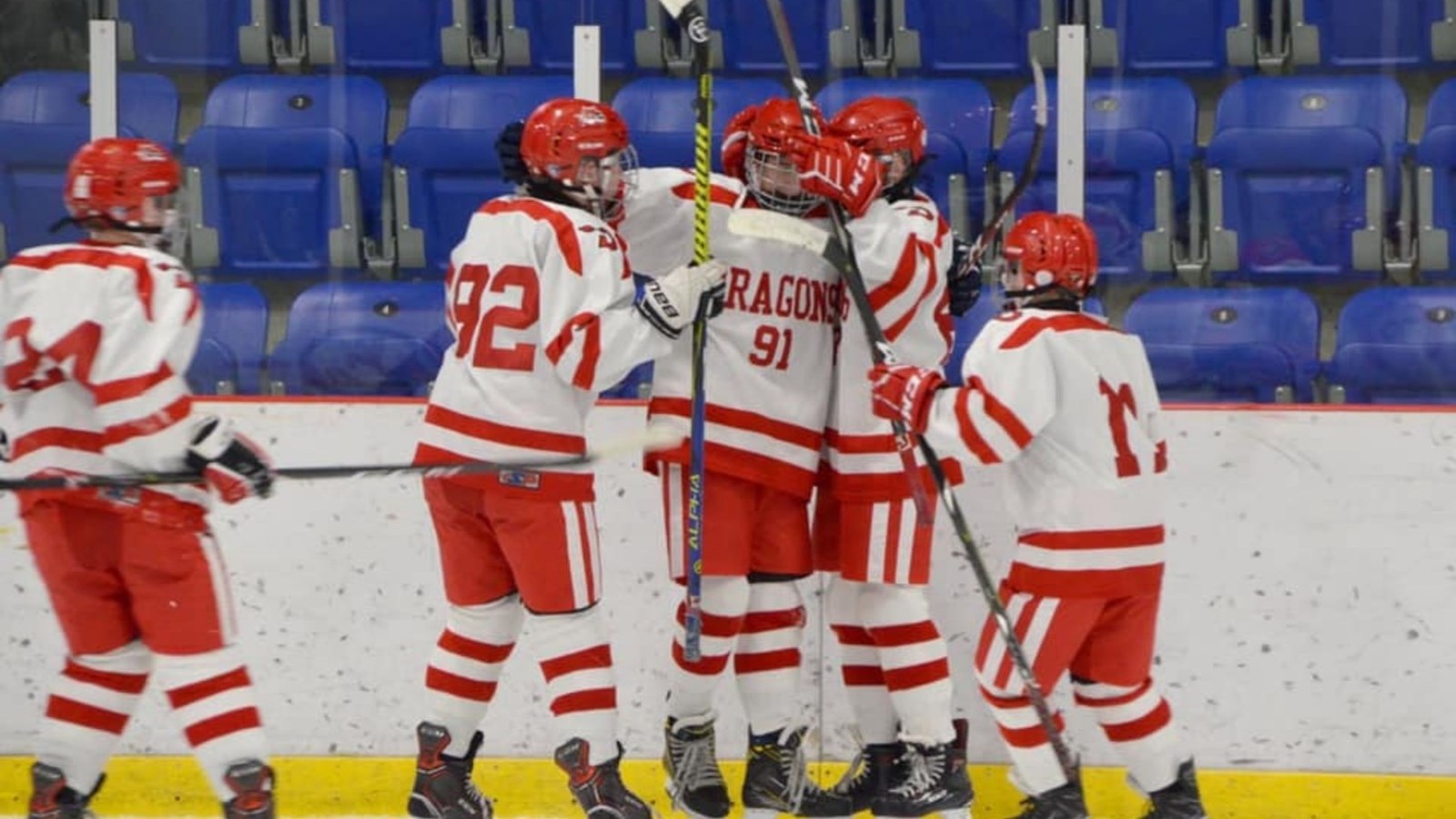 Le programme de hockey des Dragons s’associe à la Clinique Altitude