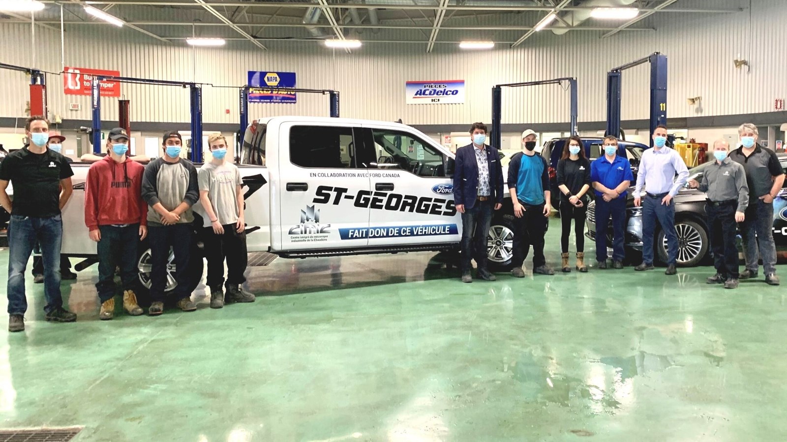 Une belle camionnette Ford pour les étudiants du CIMIC