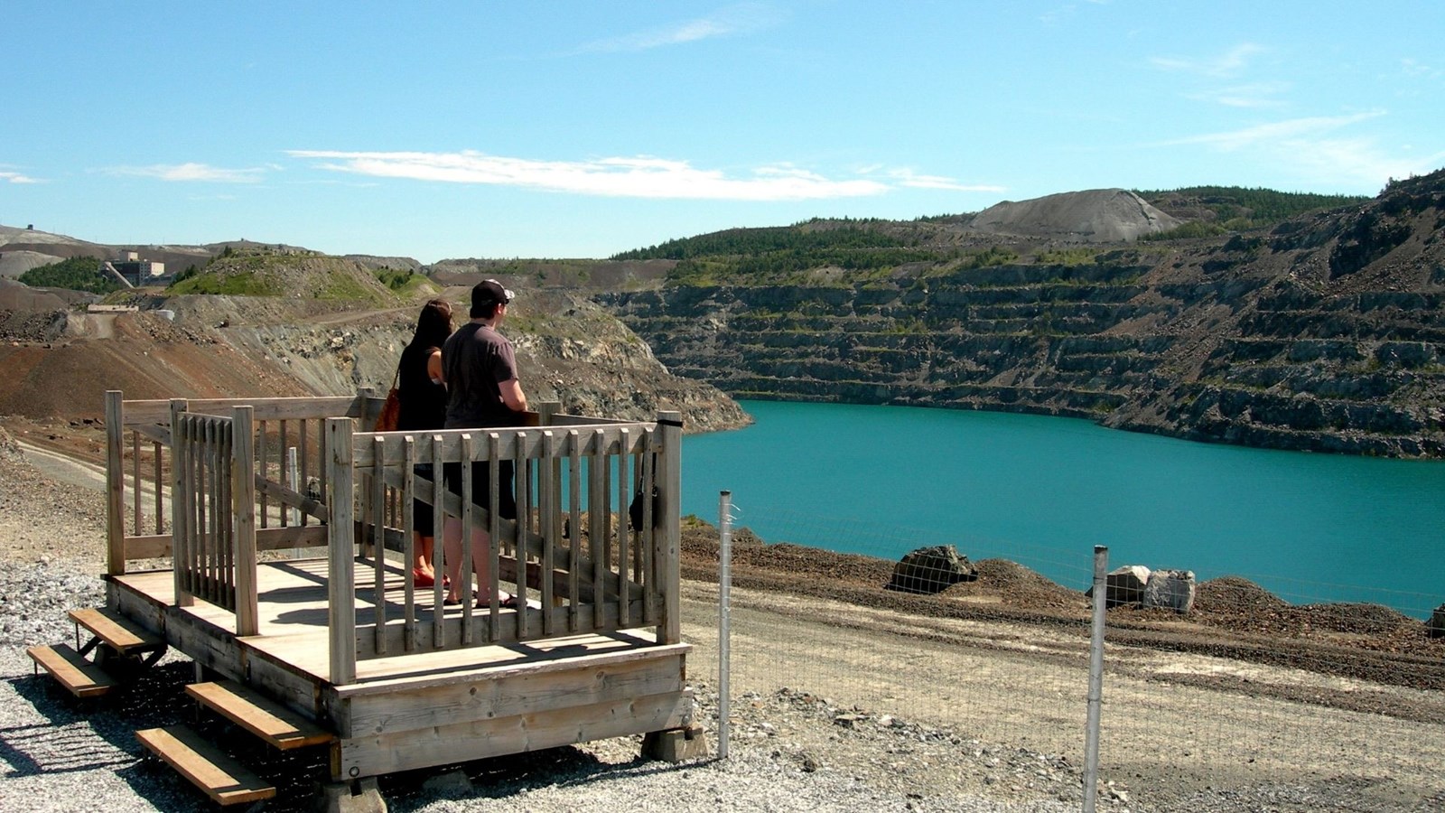 L’attrait des lacs bleus : cinq sites d'observation autorisés seulement