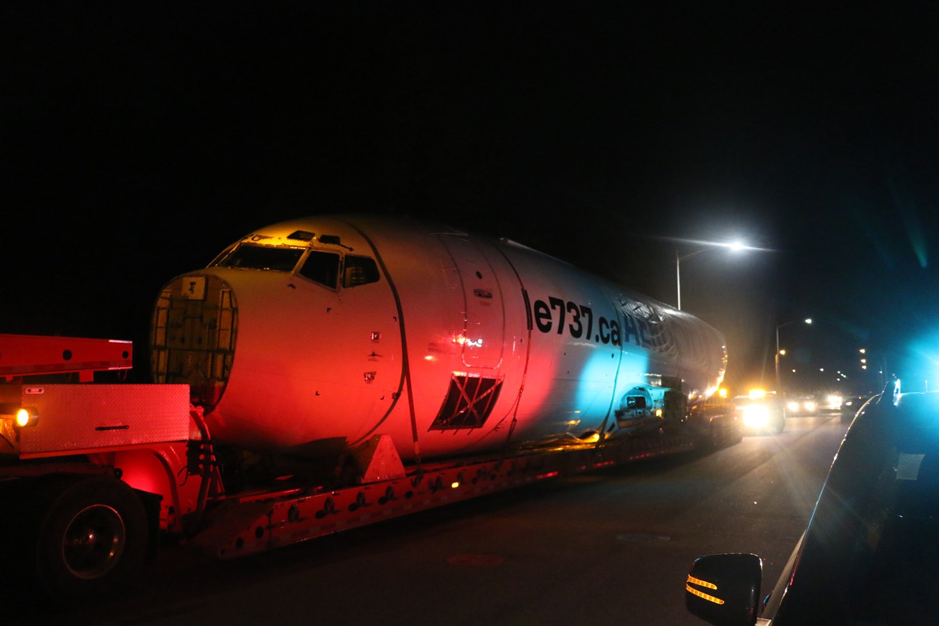 Un Boeing 737 transporté par voie terrestre vendredi soir