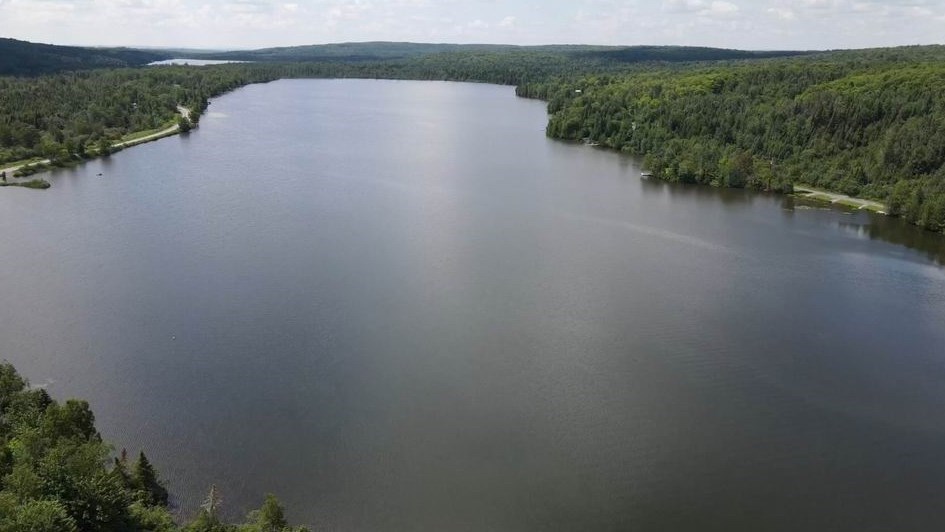 Normand DeLessard présente le lac Joli de Sainte-Aurélie