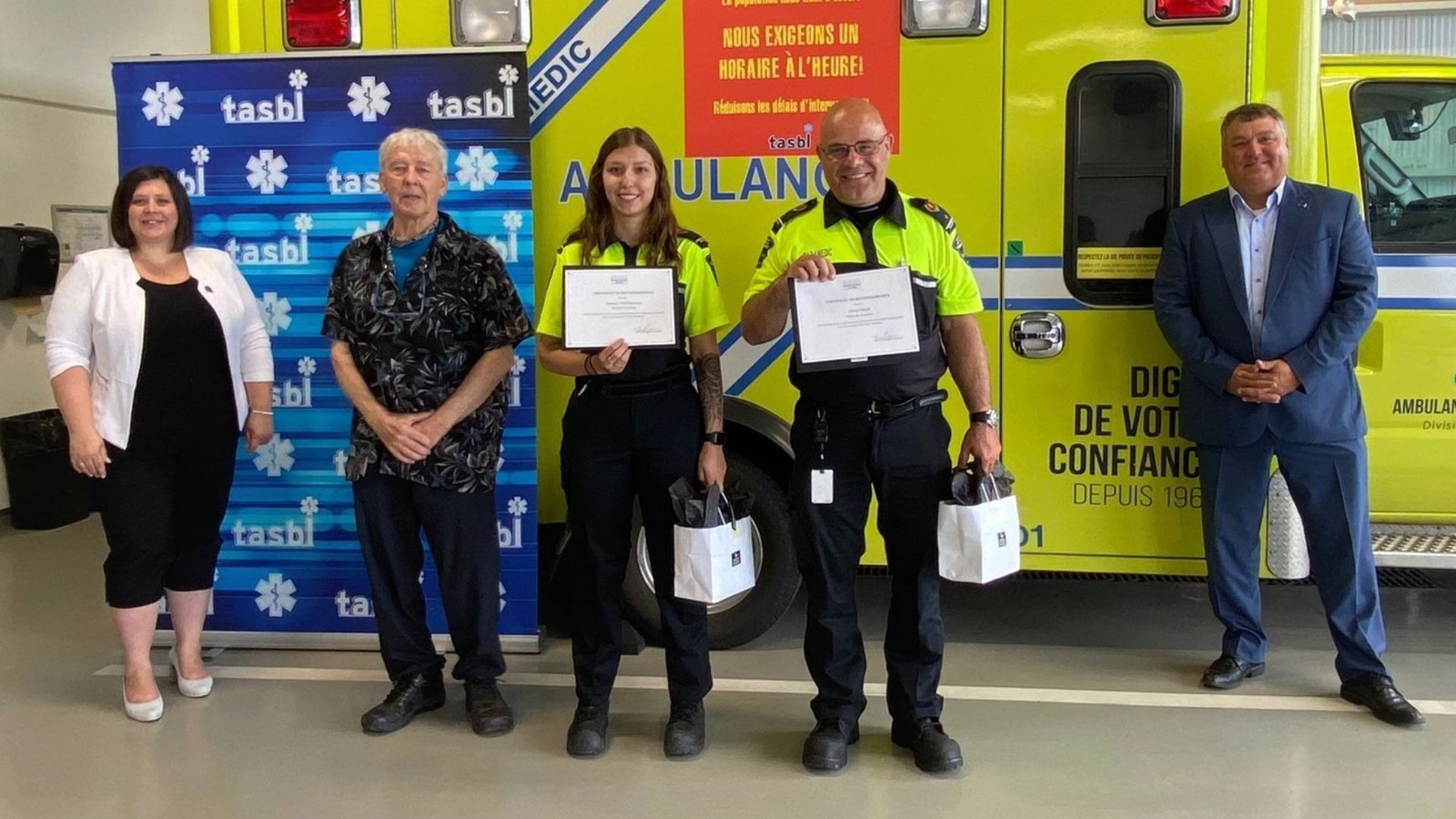 Une reconnaissance publique pour deux paramédics