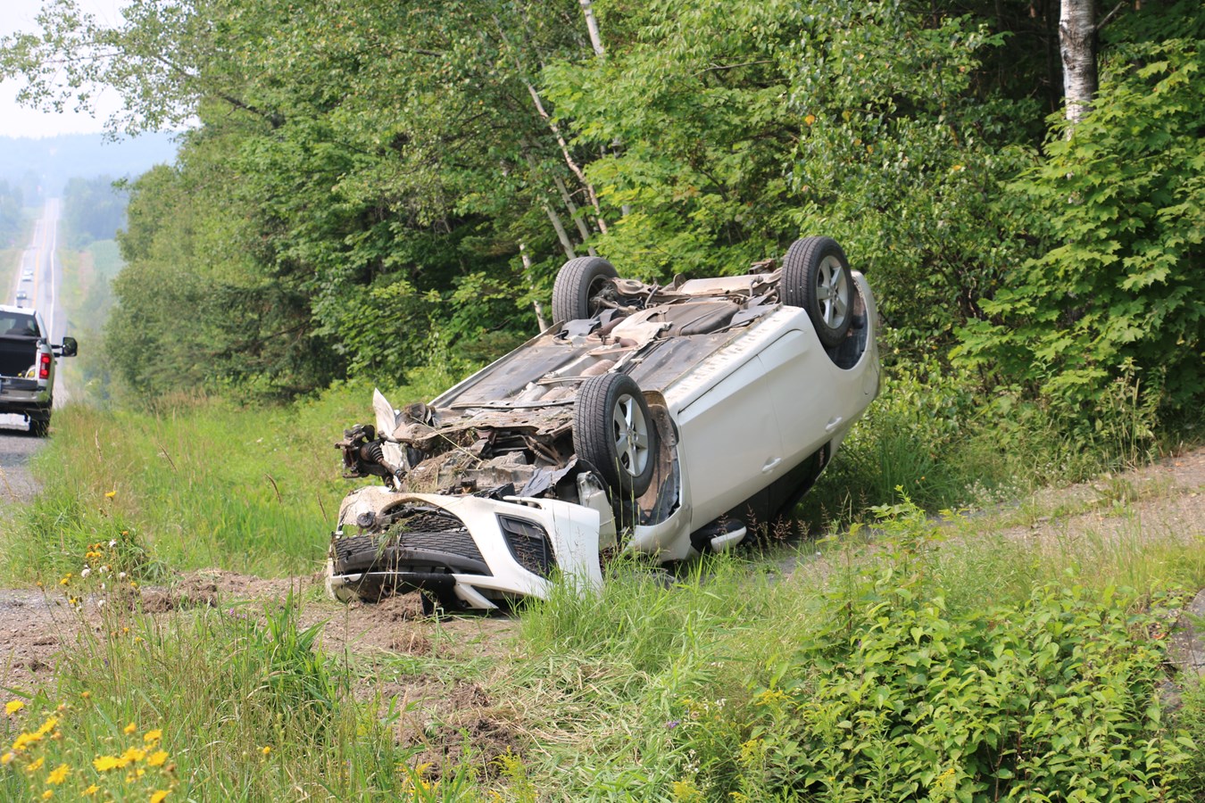 Une femme enceinte s'en tire indemne dans un capotage à Saint-Jules