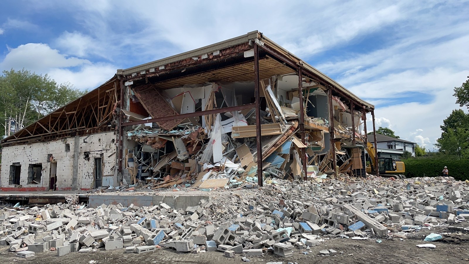 La démolition du restaurant Pizza Wow commençait aujourd'hui à Beauceville