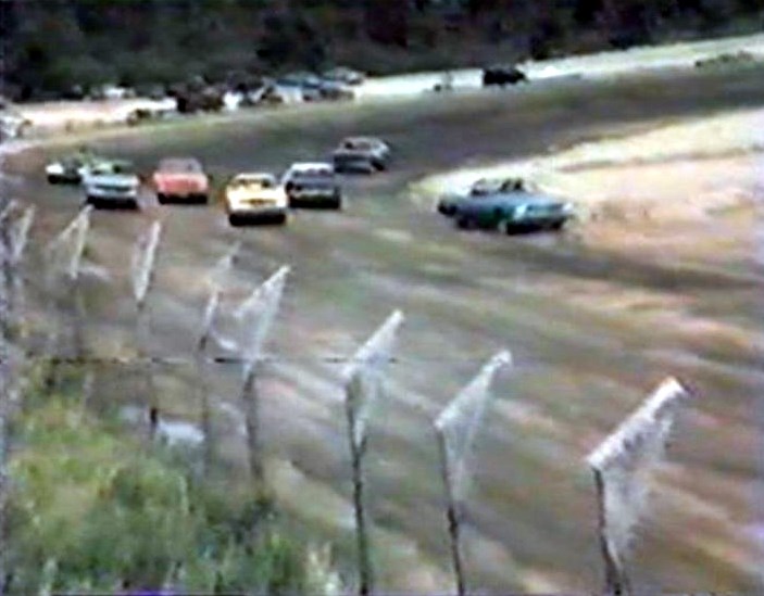 Normand DeLessard présente des souvenirs de course à Saint-Côme-Linière en 1983