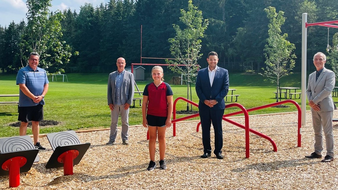 Trois écoles verront leur cours s'embellir