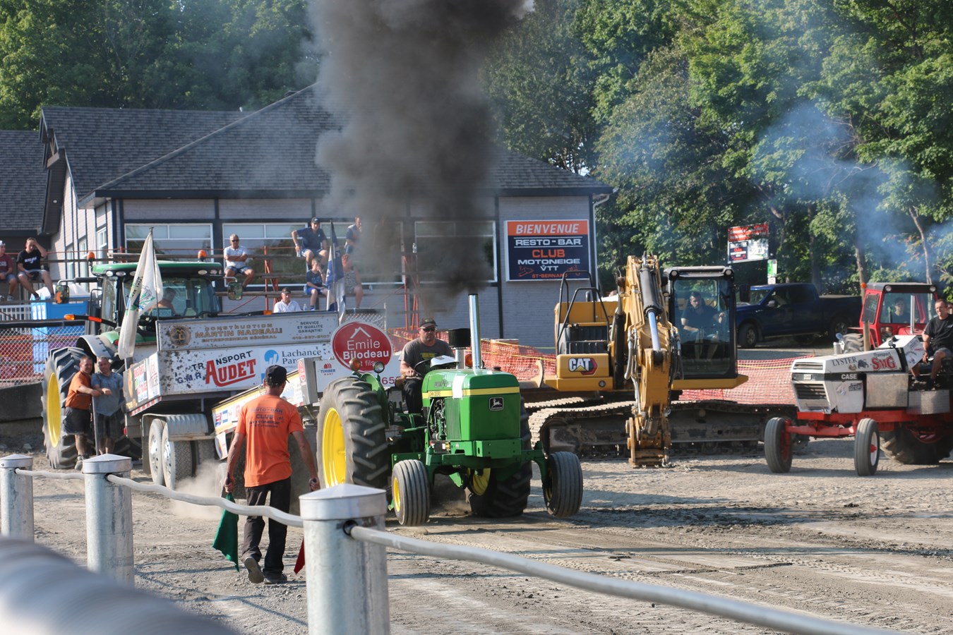 Retour en images sur la grande tire de tracteurs à Saint-Bernard