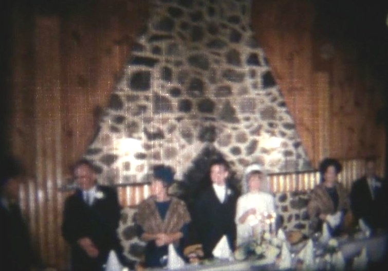 Normand DeLessard présente des souvenirs de l'auberge Benedict Arnold à Saint-Georges