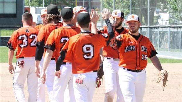 Les Jarrets Noirs écrasent les Patriotes de Québec