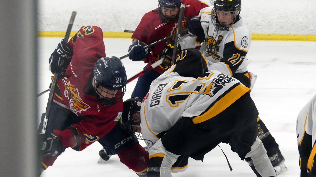 Les Chevaliers s'imposent face au Phénix du Collège Esther-Blondin