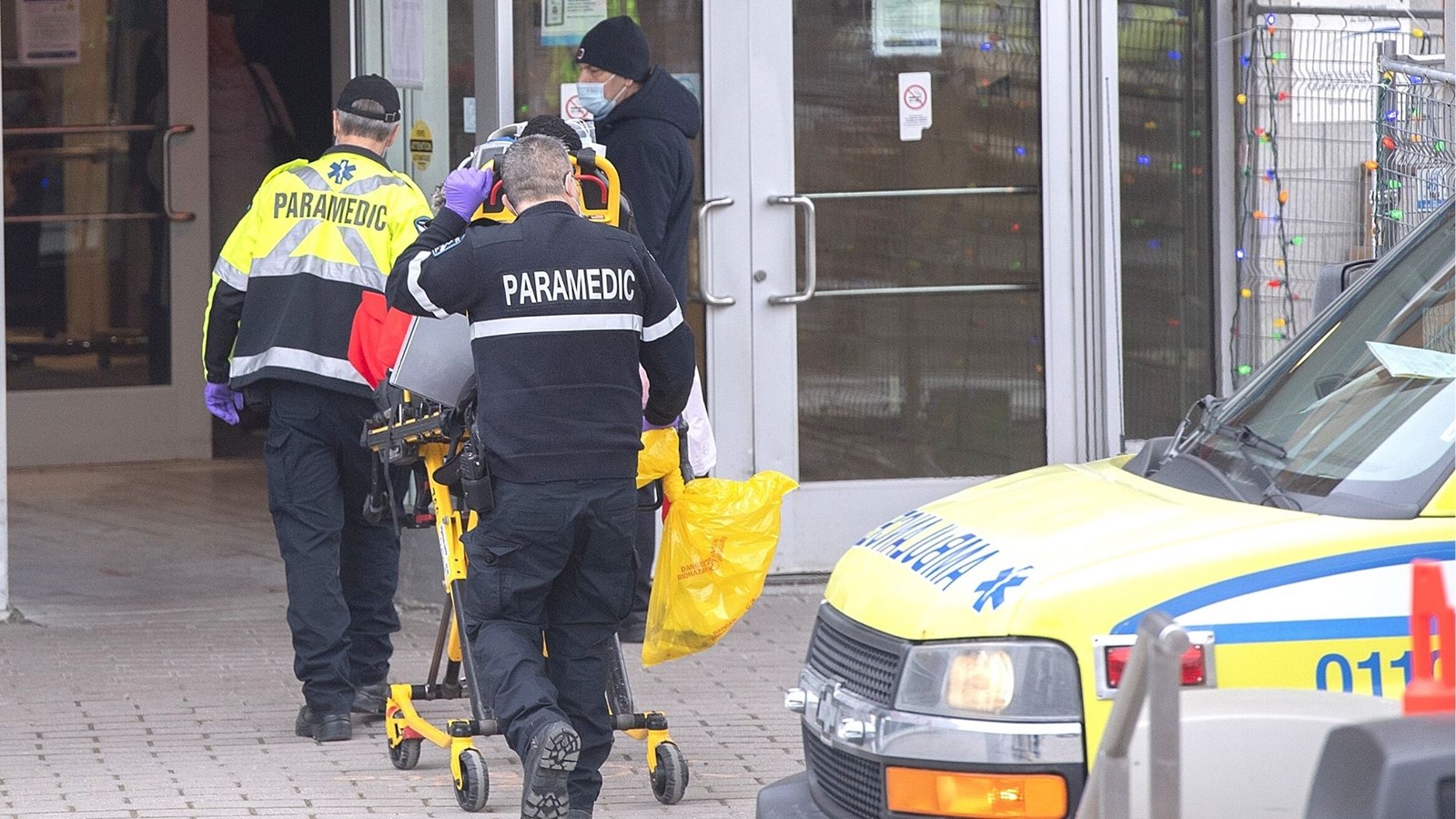 COVID-19 : Québec rapporte 163 hospitalisations et 44 décès supplémentaires