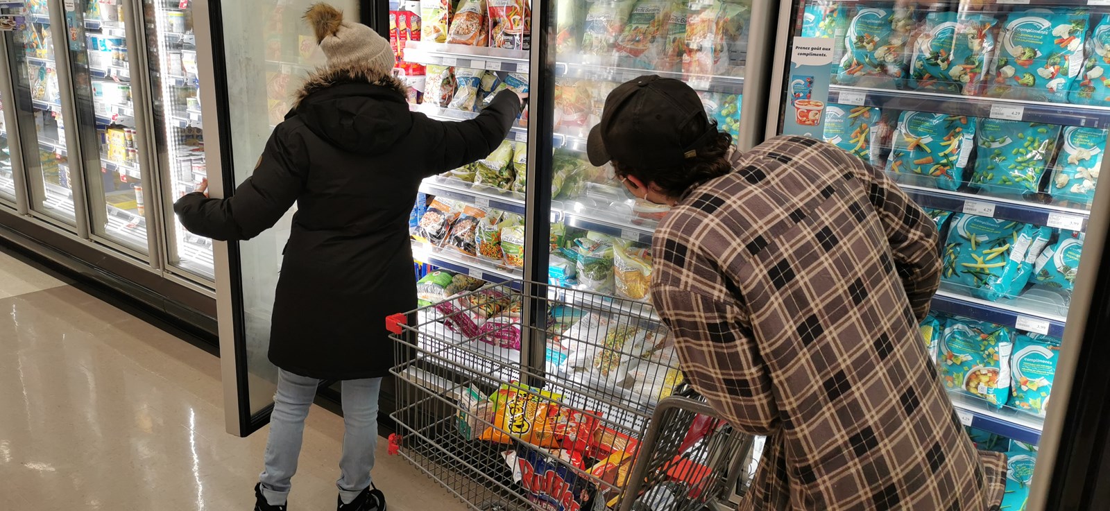 Vingt pour cent des Canadiens se privent de manger pour affronter l'inflation