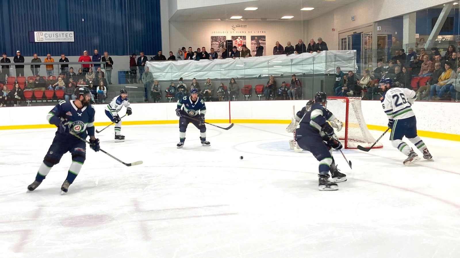 Les Éperviers s’inclinent en fusillade, deux gains pour les Mercenaires