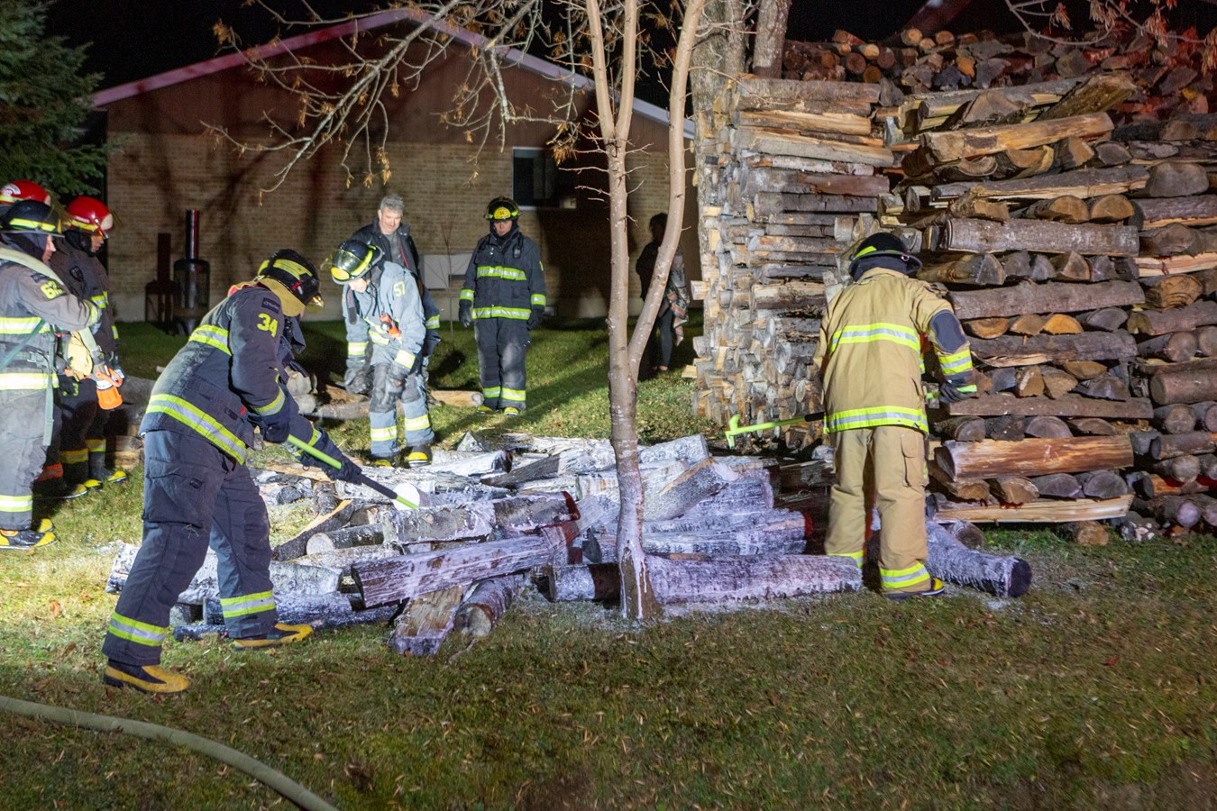 Feu dans une corde de bois à Saint-Georges