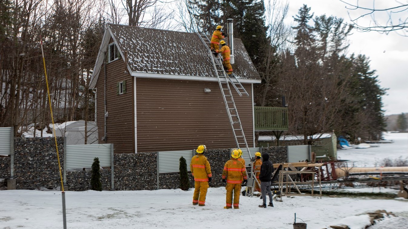 Feu de cheminée à Saint-Benoît-Labre