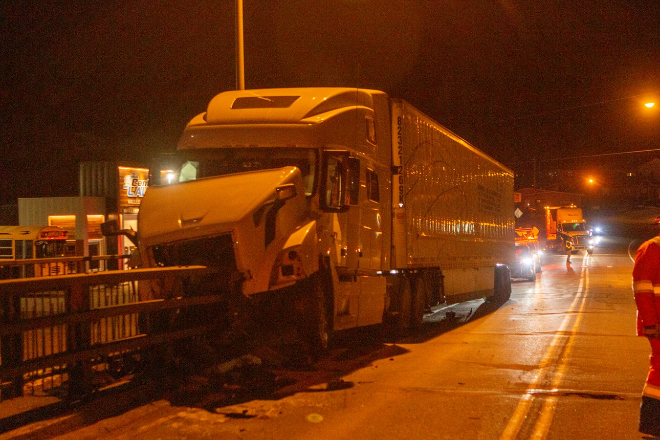 Un violent accident de camion à Vallée-Jonction