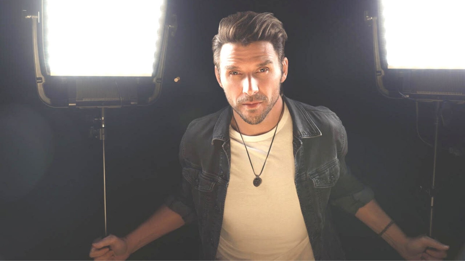 Une entrevue vidéo avec le chanteur Robby Johnson