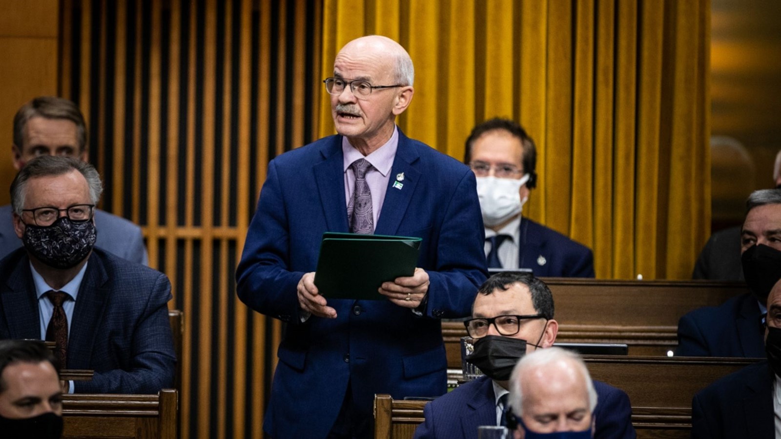 Vote de confiance envers son chef: Lehoux s'abstient de commenter