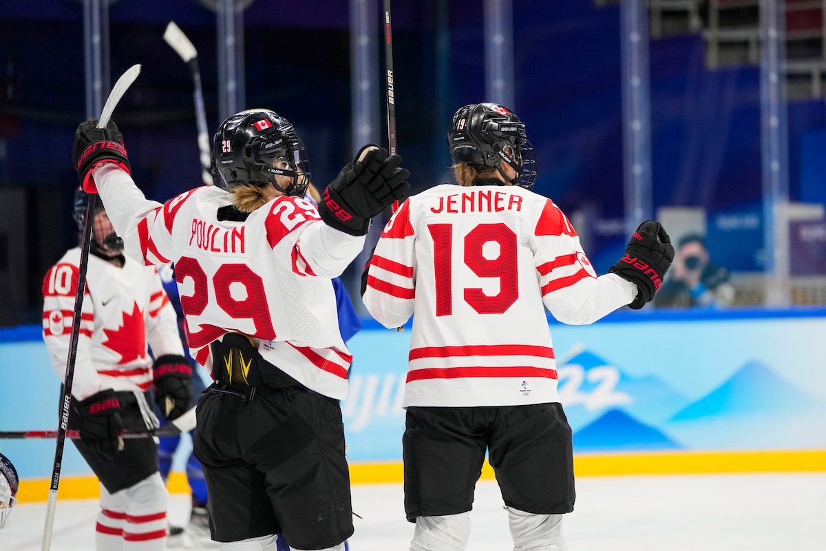 Hockey féminin: un premier gain du Canada contre les États-Unis