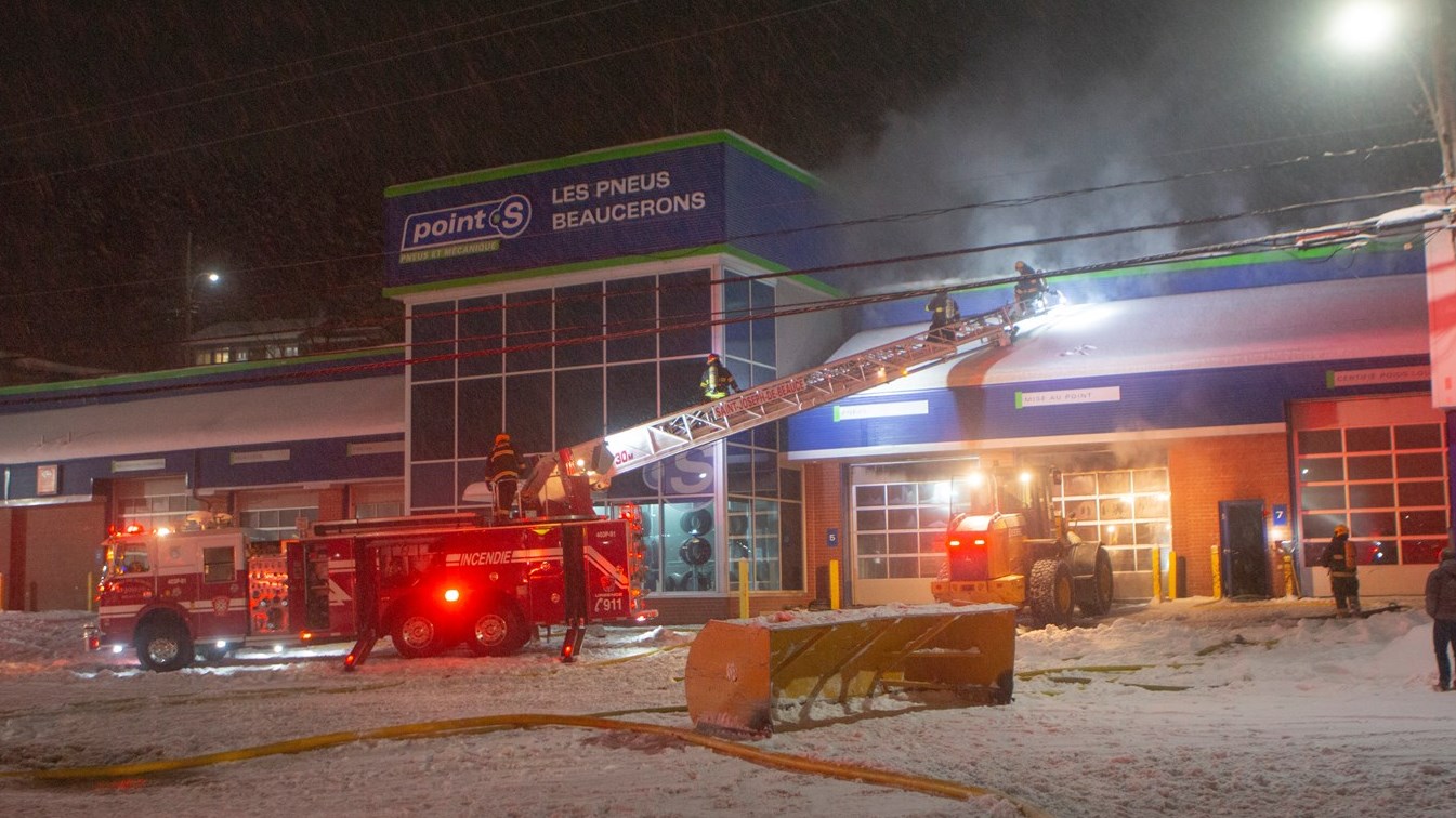 Important incendie chez Pneus Beaucerons à Beauceville