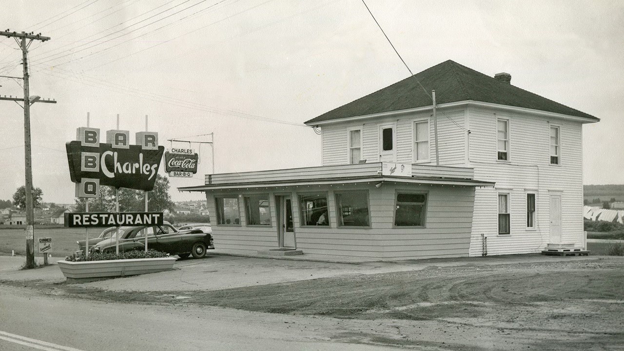 Souvenir du populaire restaurant Charles BBQ 1956-2011