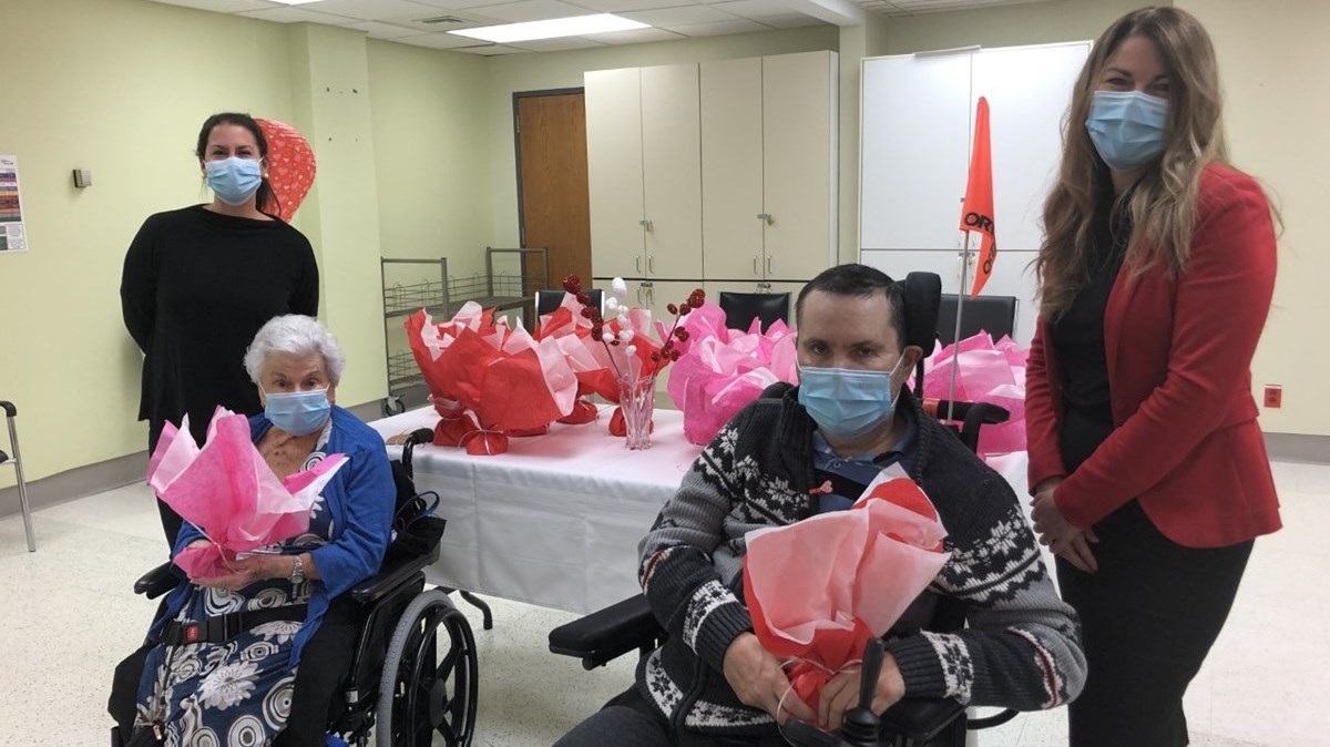 Des gâteries aux résidents du CHSLD de Saint-Isidore