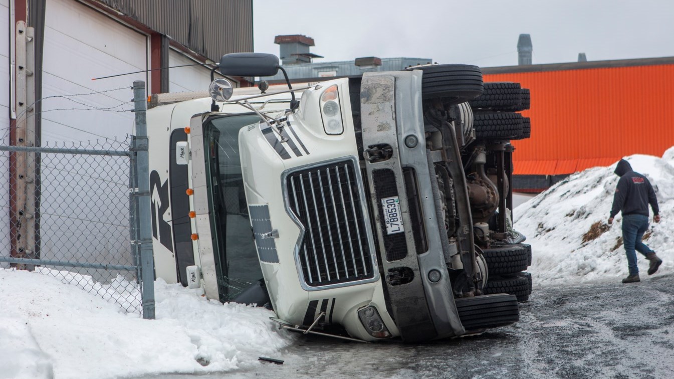 Un camion renversé à Saint-Benoît-Labre